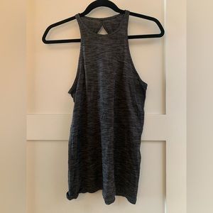 Lululemon tank with keyhole in back 6